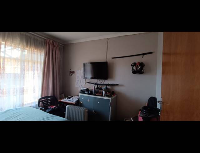 3 BEDROOM HOUSE FOR SALE IN VANDERBIJLPARK CE 5